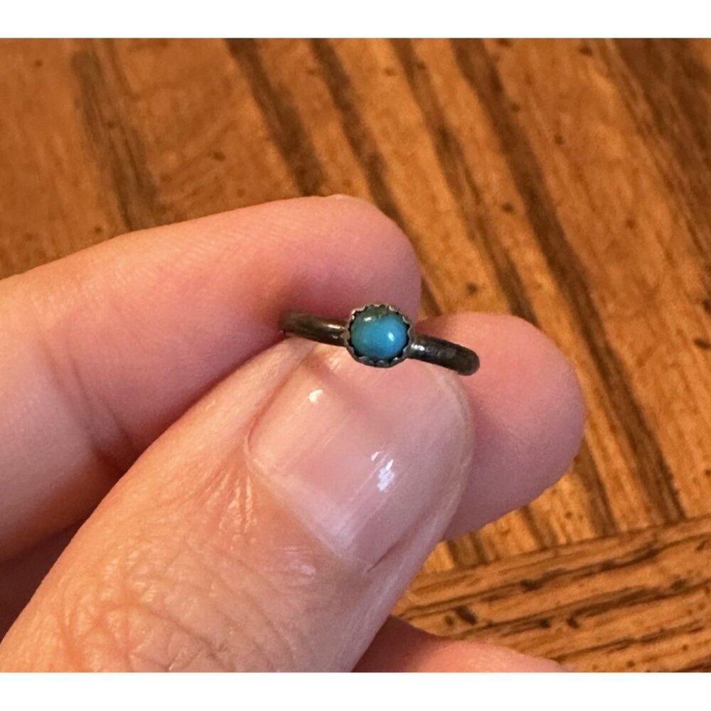 Vintage Blue Stone Ring Silver Tone Size 0 .51g Pinky Ring Child Jewelry‎ Estate